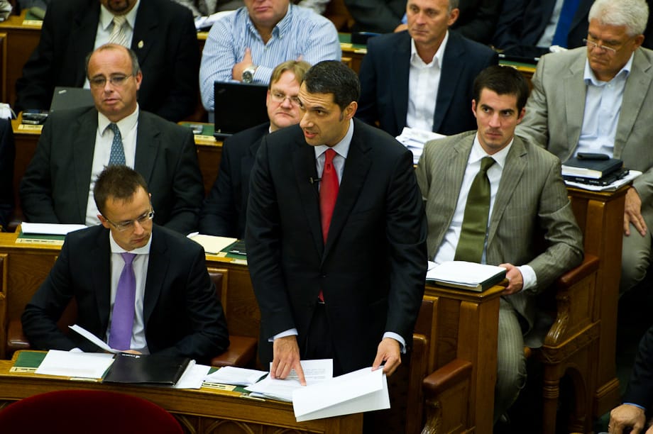 Tövig vágná a képviselők juttatásait Lázár János