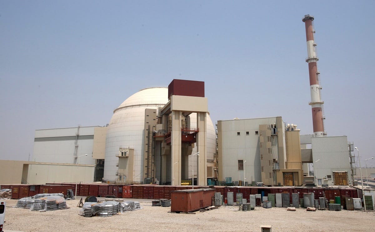 Izrael egyelőre nem bombázná le az iráni atomlétesítményeket