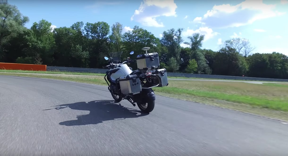 Önvezető motort fejlesztett a BMW – videó