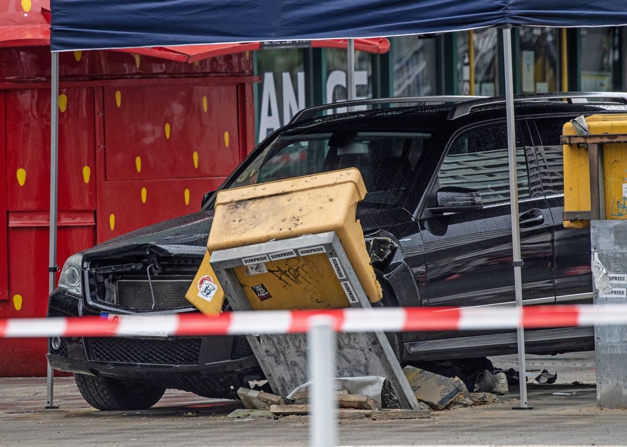 Gyalogosok közé csapódott egy autó Berlinben