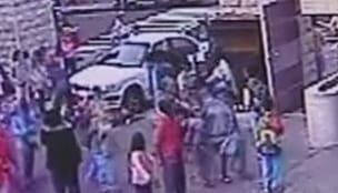 Videó: diákok közé hajtott egy autó Tajvanon