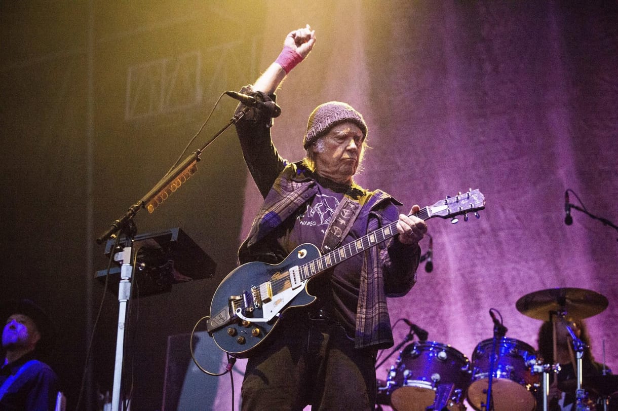 Neil Young mégis fellép a Glastonbury fesztiválon