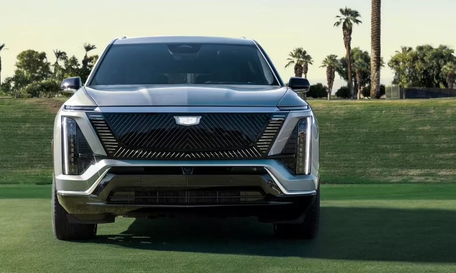 Itt a Cadillac legújabb hatalmas luxus villany SUV-ja