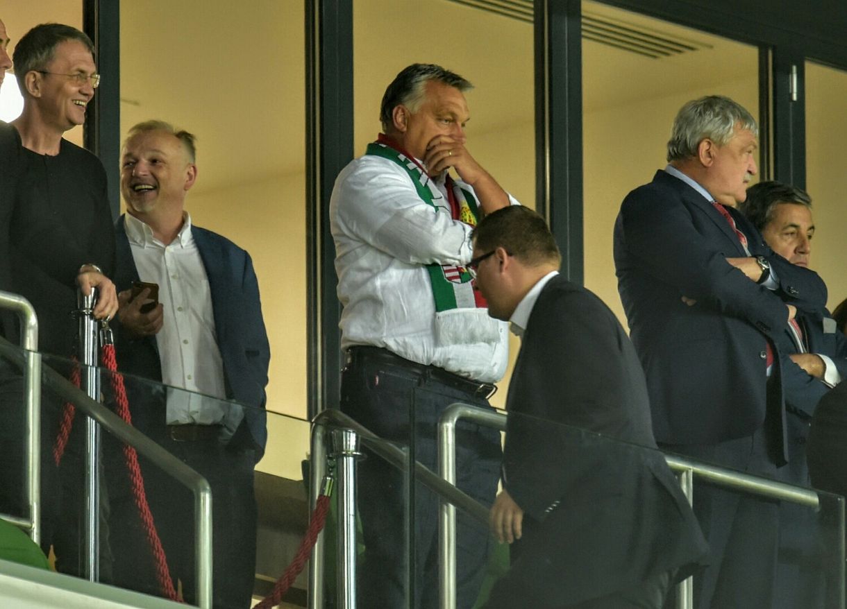 Egy nyár a VIP-páholyban: Nézze meg Orbán és a NER-elit vidám képeit!