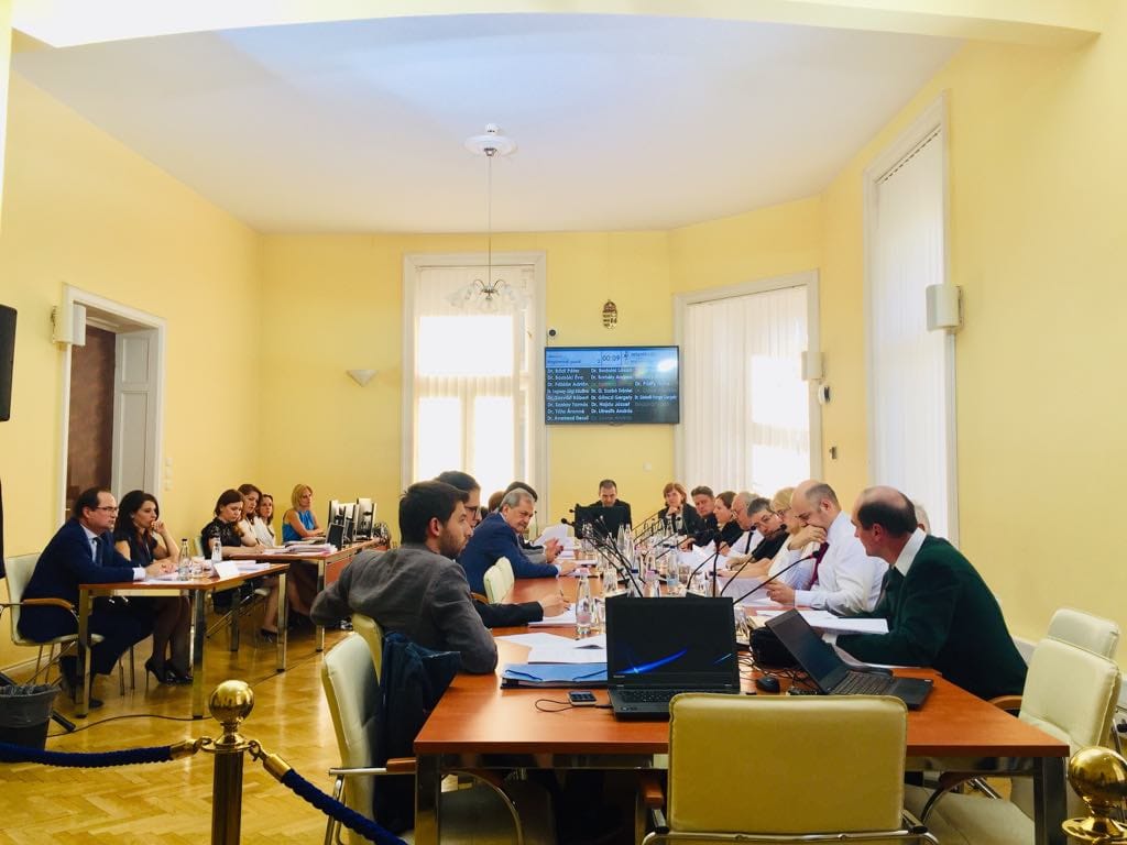 Jogsértő volt az érdi polgármester, amikor fejléces papíron kampányolt a Fidesz mellett