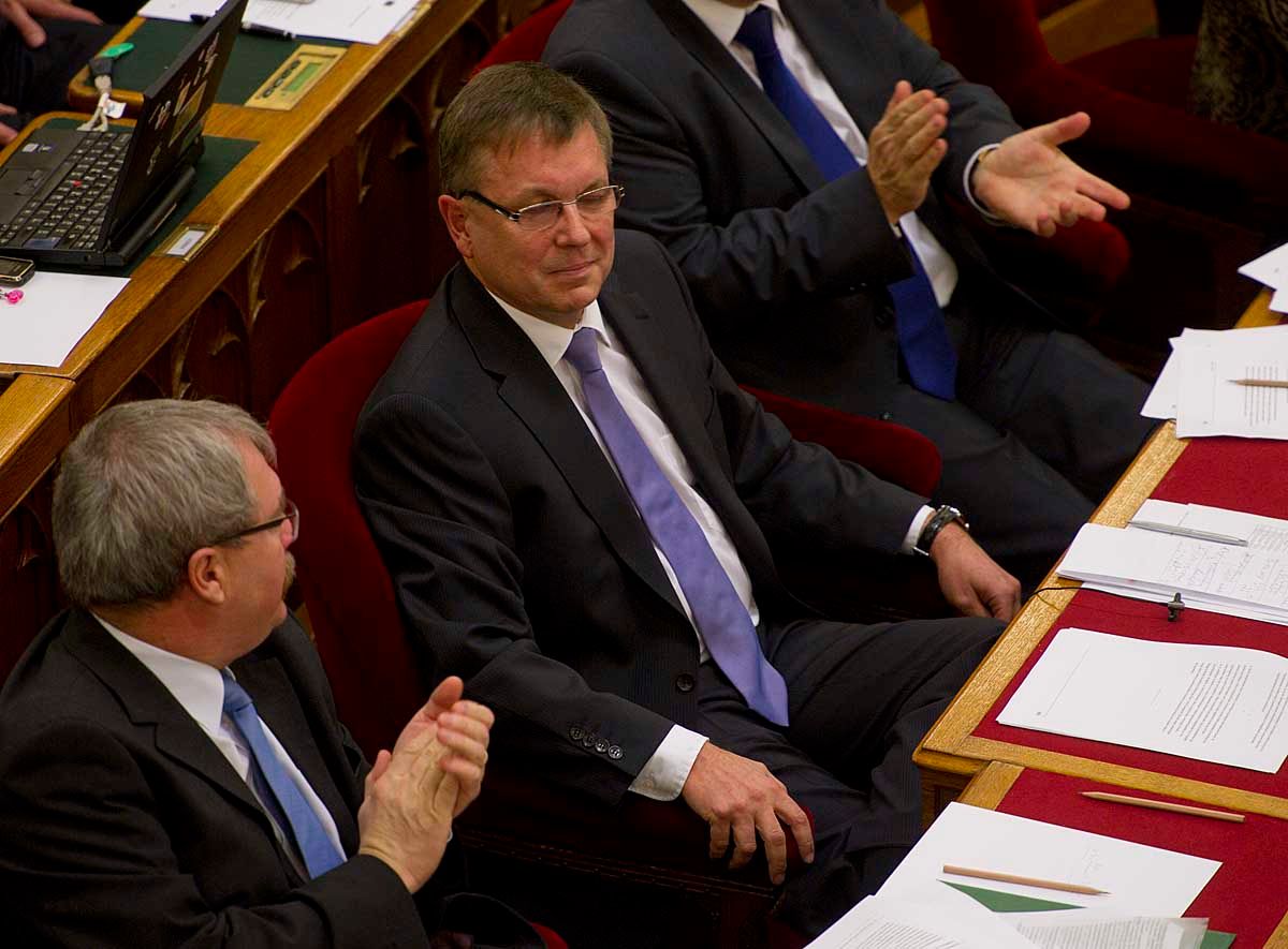 Matolcsyék szerint a S&P-leminősítés nem is rólunk szól