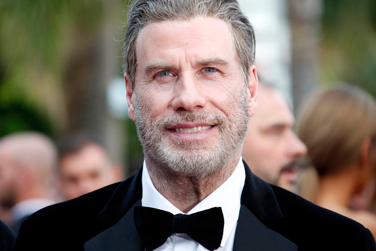 Videón, ahogy John Travolta feljavítja egy kis tánccal a Foo Fighters koncertjét