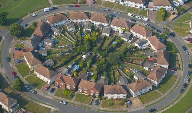 Így néz ki egy vonalzóval tervezett hátsókert
