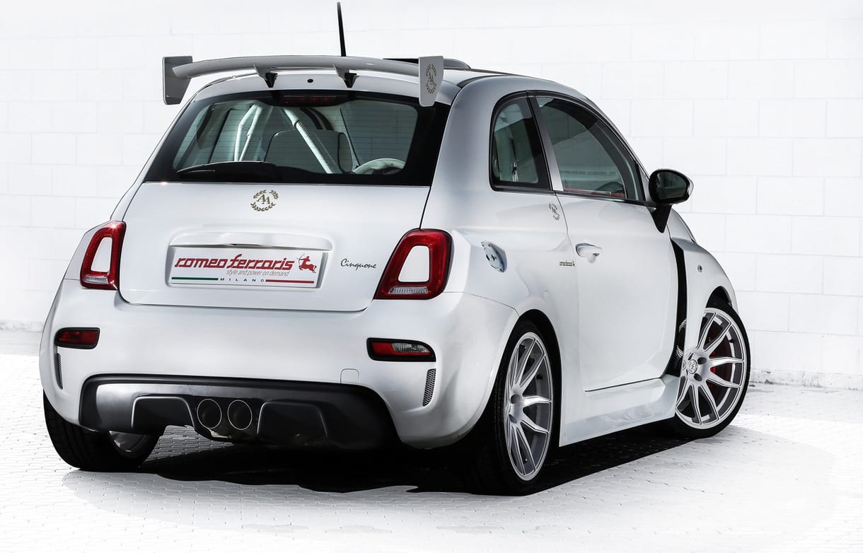 Fotók: Egy apró Fiat 500-as is lehet az arab sejkek büszkesége