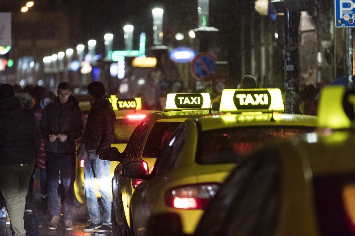 A turistákkal együtt a hiénák is eltűntek a budapesti utakról