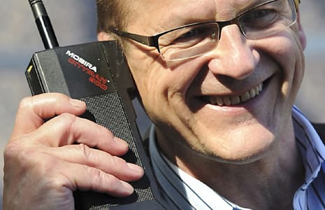 Meghalt az SMS igencsak szerény atyja