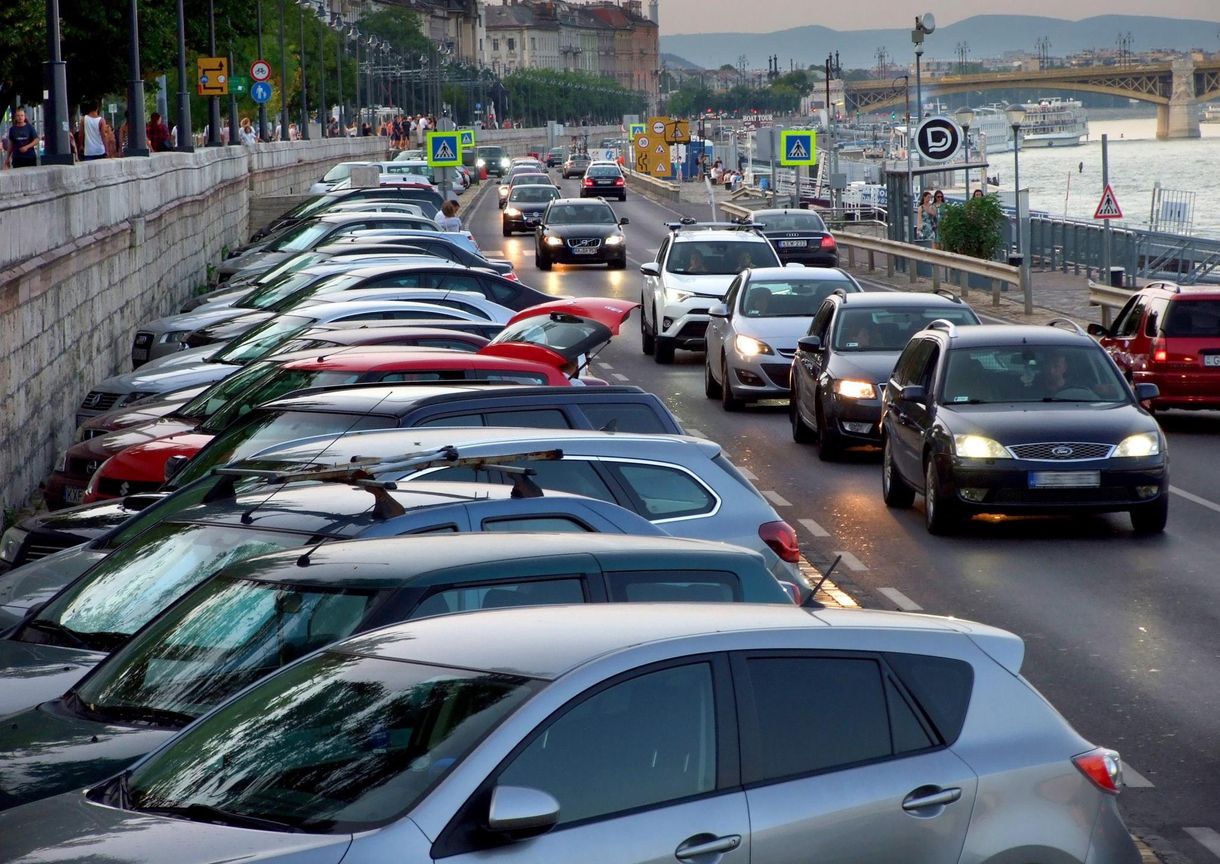 Több szabad parkolóhelyet, de áremelést is hozhat egy új fővárosi parkolási rendszer