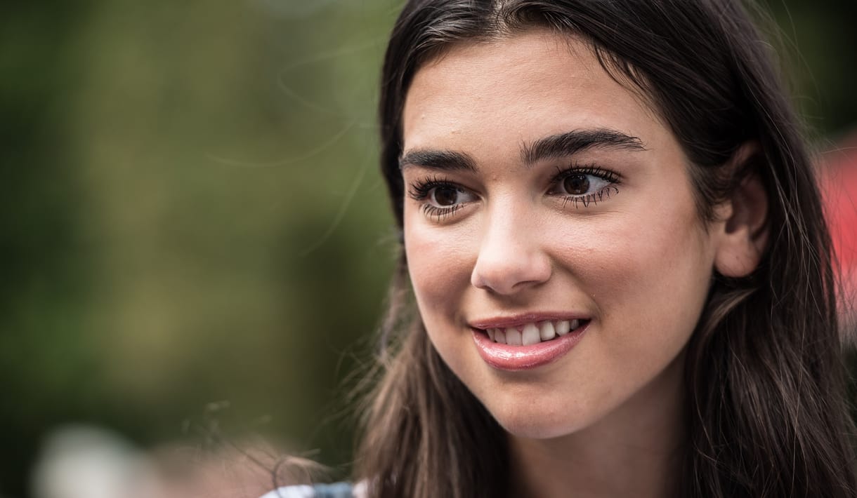 Kiosztották a brit zenei díjakat, fiatalok vitték a prímet