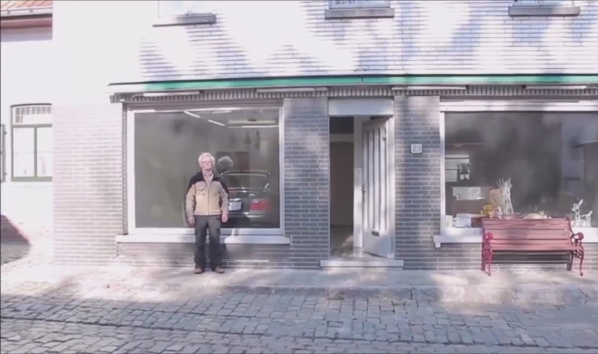 Látja? Így néz ki egy láthatatlan garázskapu – videó
