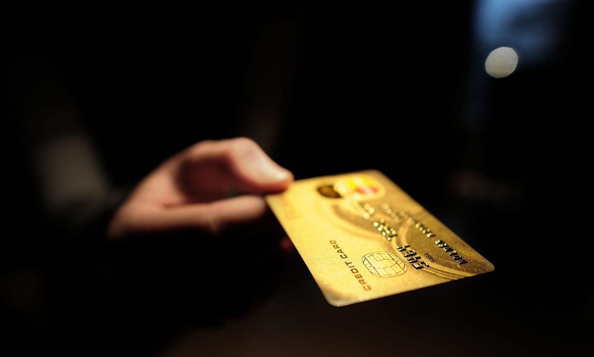 Mastercard-para: korábban már letiltott bankkártyákkal is vásárolhattak