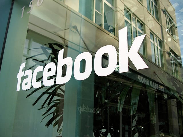 Facebook: mindenki használja és utálja