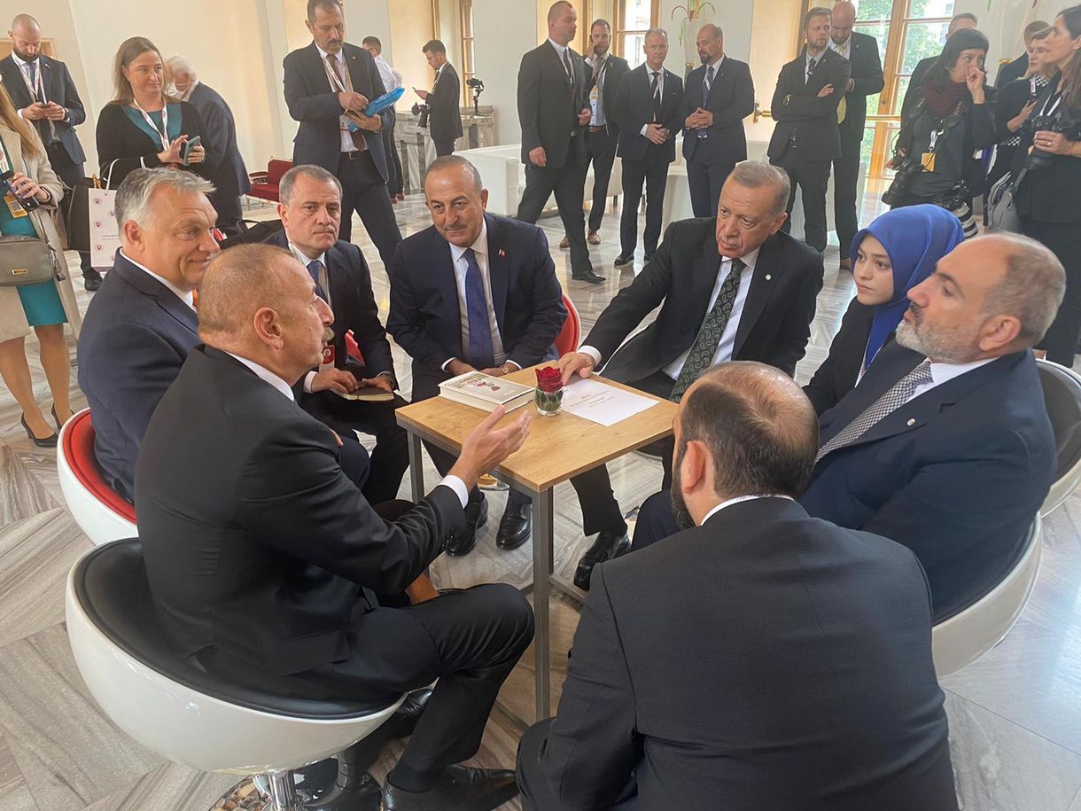 Orbánék a prágai EU-csúcs előtt tartottak egy keleti minicsúcsot is – fotó