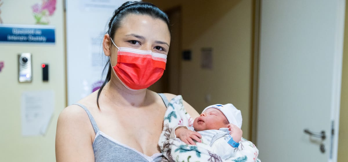 Teljesen egészséges kisfia született egy 30 éves tüdőátültetett nőnek Magyarországon