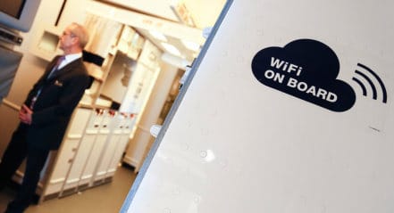 Amikor legközelebb felszáll egy repülőre, egyre jobb eséllyel lesz wifi a gépen