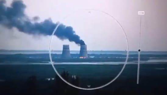 Kigyulladt és füstöt okád a zaporizzsjai atomerőmű hűtőtornya, az orosz és az ukrán fél egymást vádolja