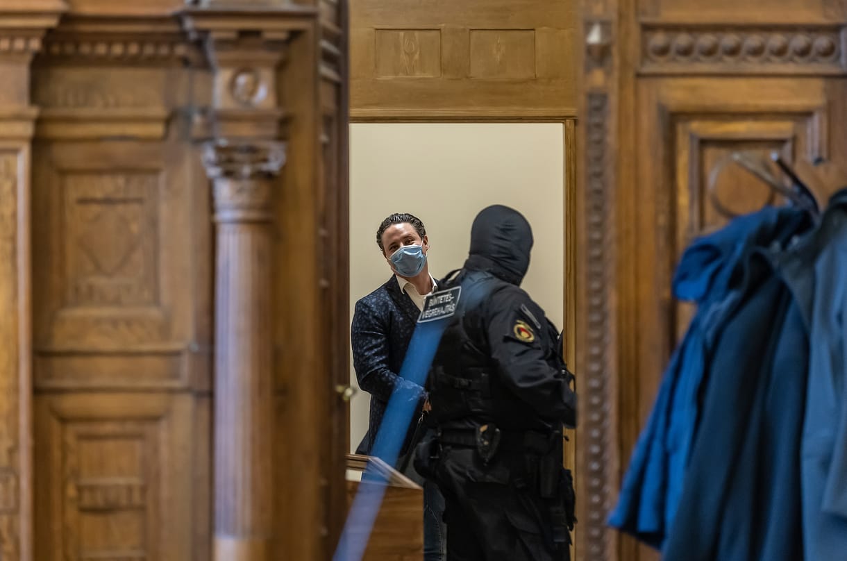 Hogyan lehet, hogy ennyire gyengén szerepel a bíróságon a Schadl-ügy koronatanúja?