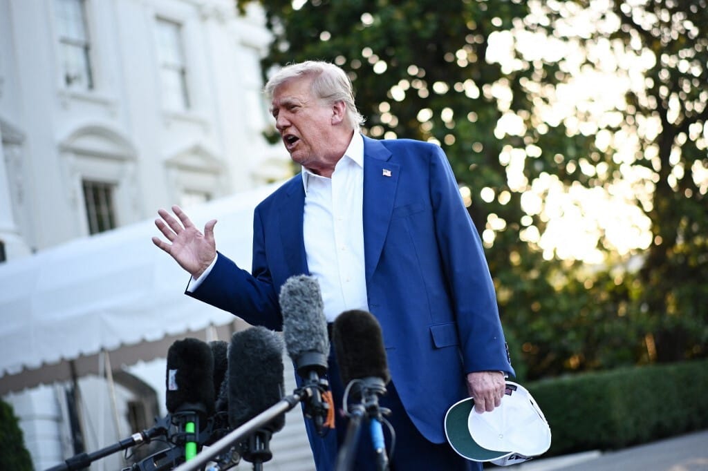 Trump figyelmeztette Izraelt, hogy eszébe ne jusson újabb csapást mérni Iránra