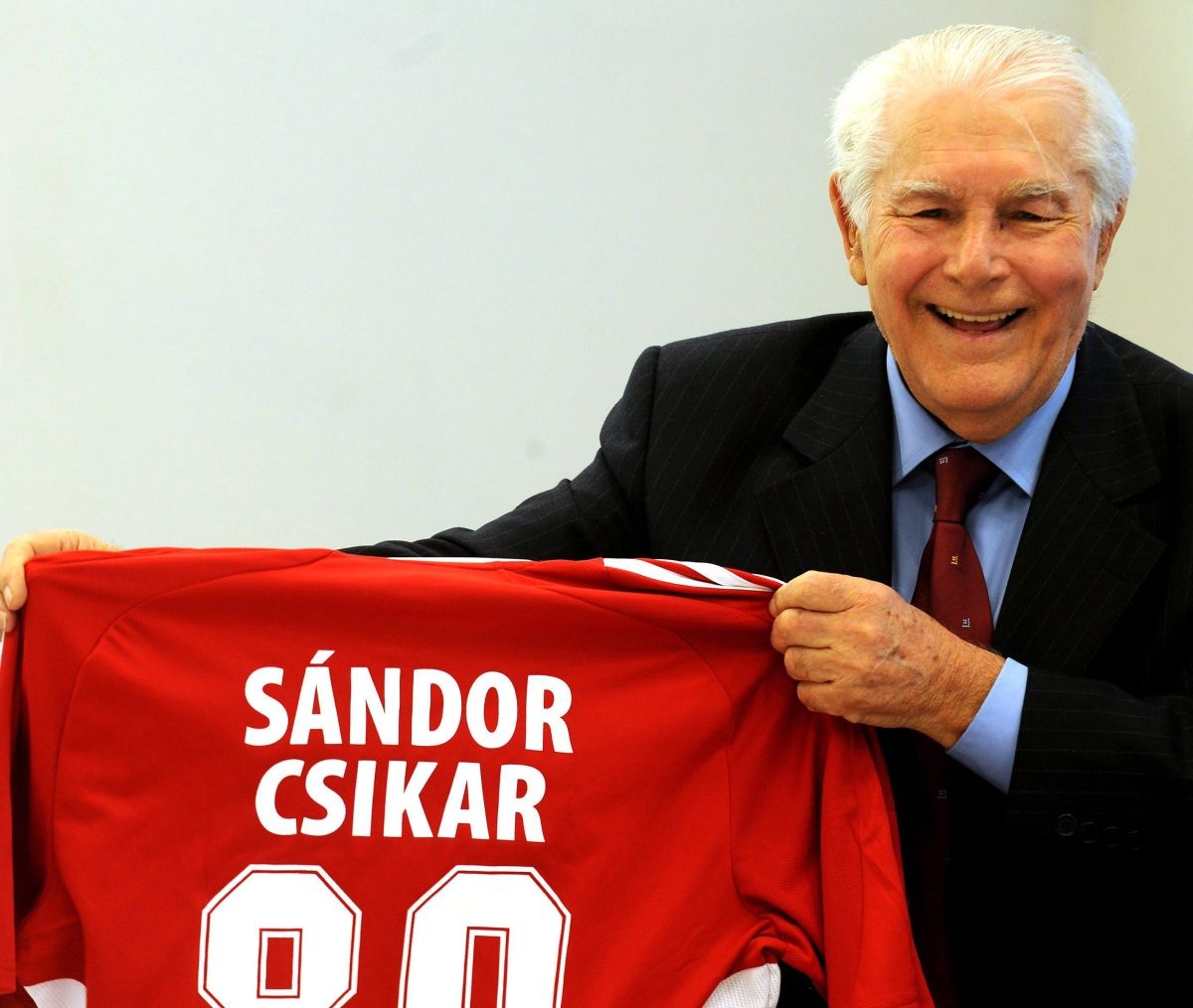 Eltemették Sándor Csikart