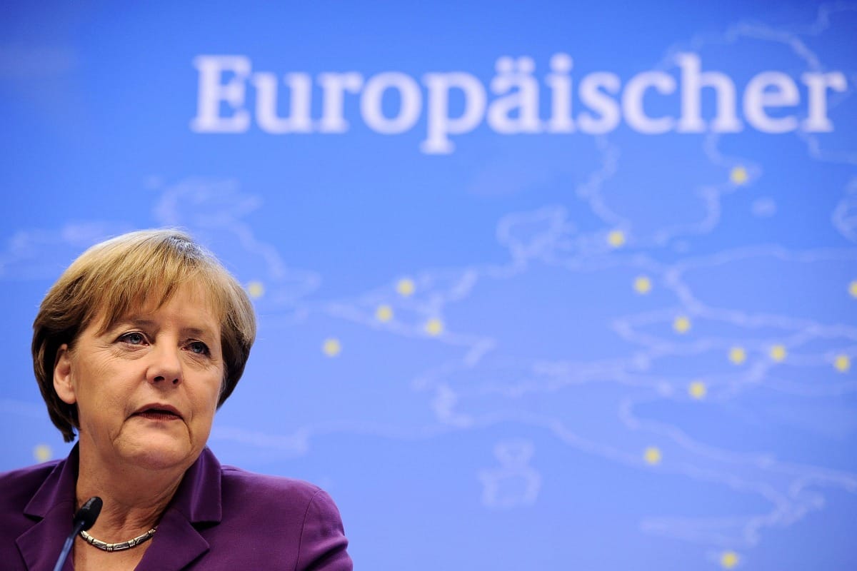 Merkel megdicsérte az olaszokat, Monti reagált a bókokra