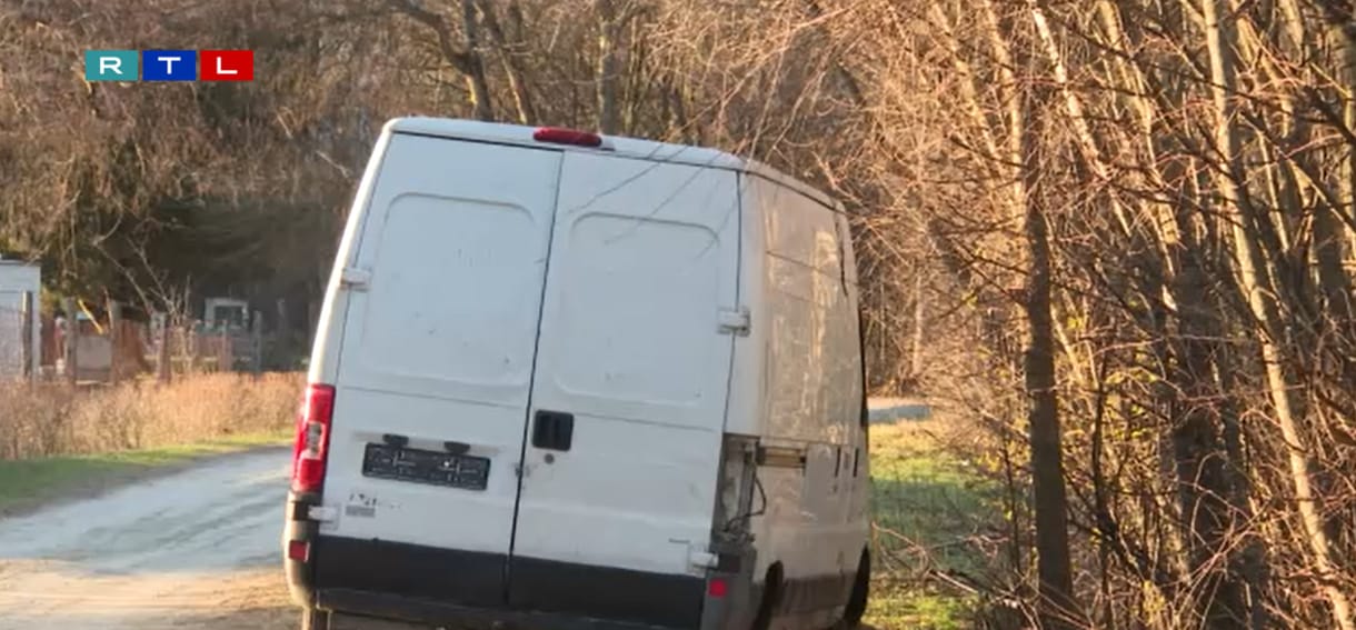 Majdnem 150 olyan autót zúztak be, amelyeket az embercsempészek hagyhattak szét a déli határnál