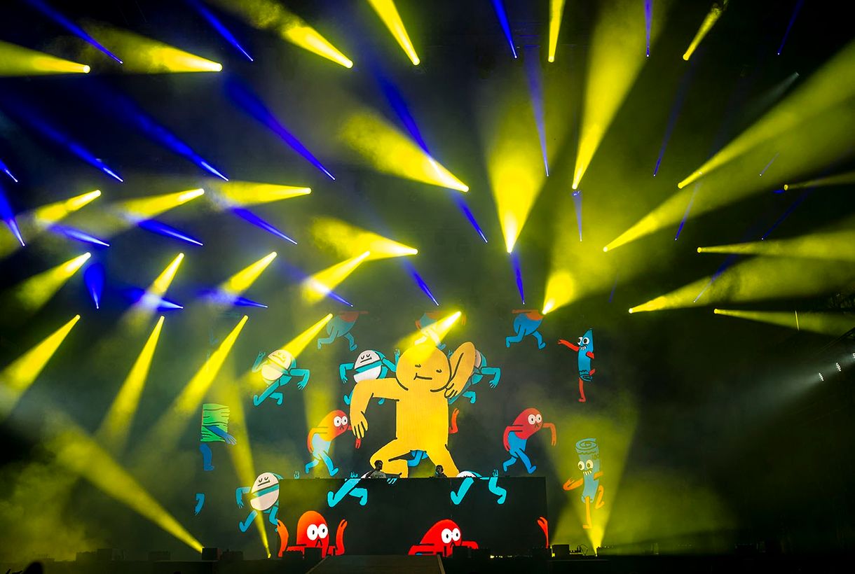 Olyat bunkó poént mondott a Chainsmokers tagja Kínáról, hogy a riporter azt se tudta, hova nézzen – videó