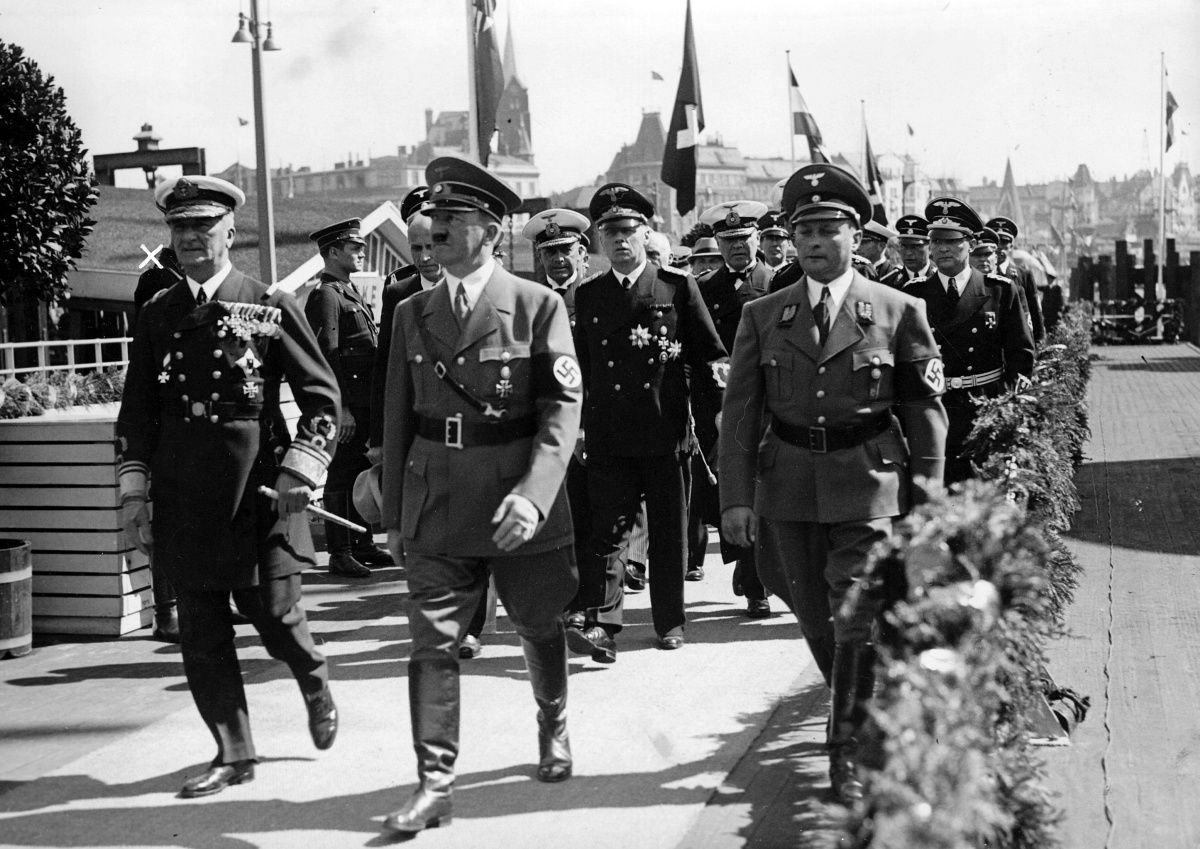 Tüntetni fog a DK a perkátai Horthy-szobor ellen