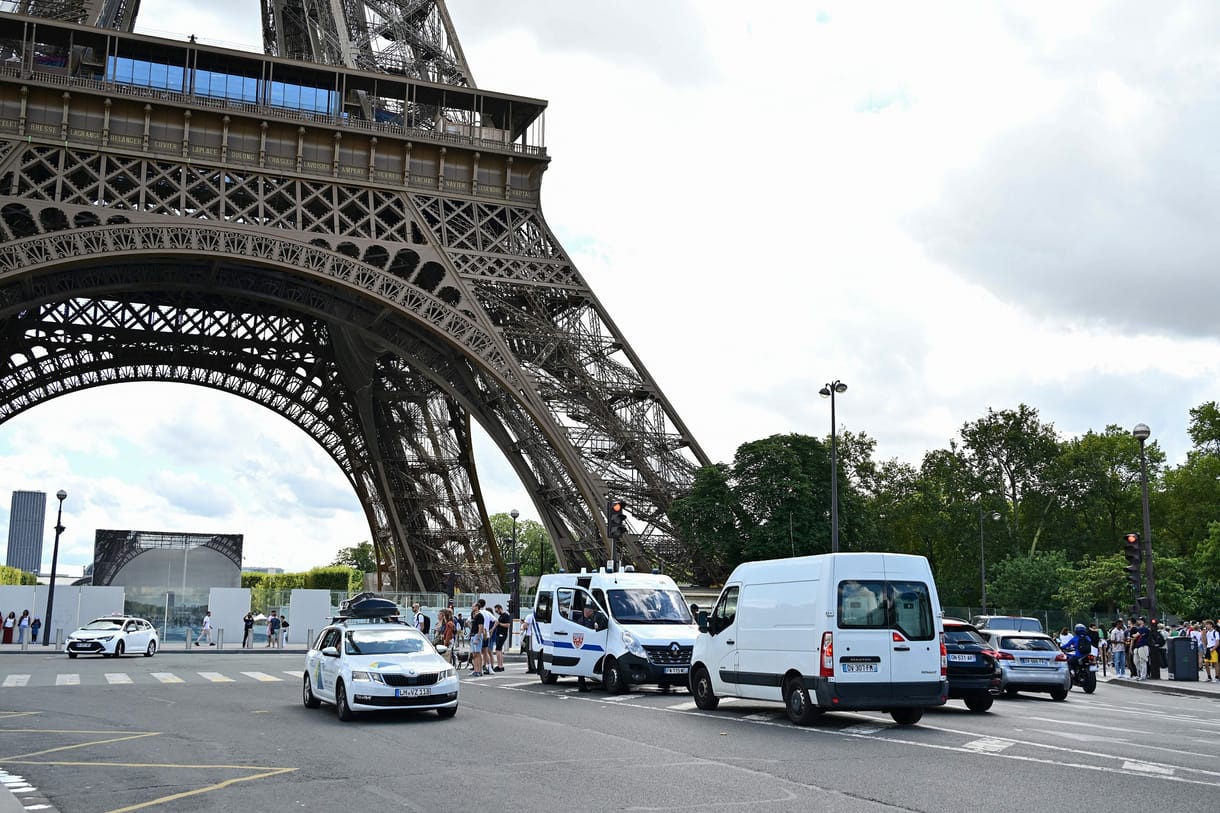 Bombariadó miatt lezárták az Eiffel-tornyot