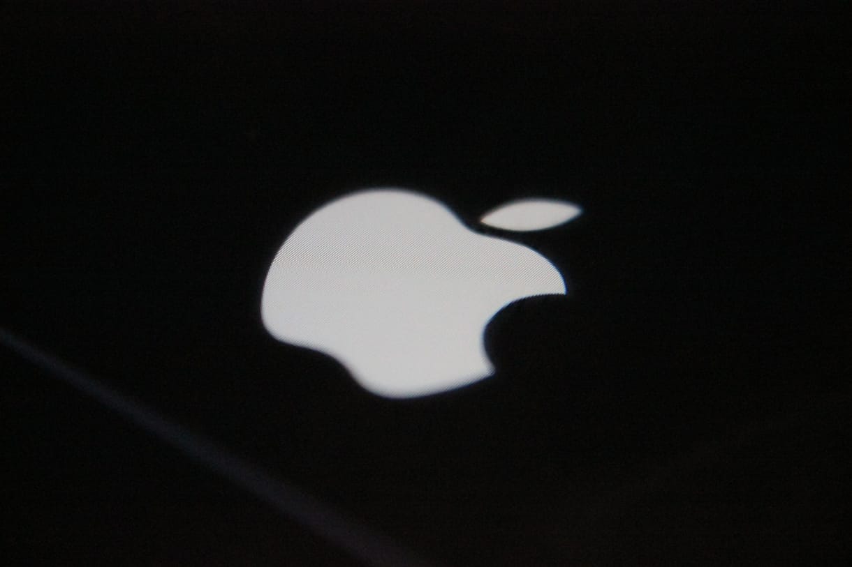 Úgy raboltak ki egy Apple-boltot Kaliforniában, hogy bent voltak a vevők