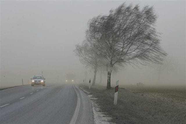 Óriási szélvihar várható a hétvégén, a közútkezelő azt kéri, csak az üljön autóba, akinek nagyon muszáj