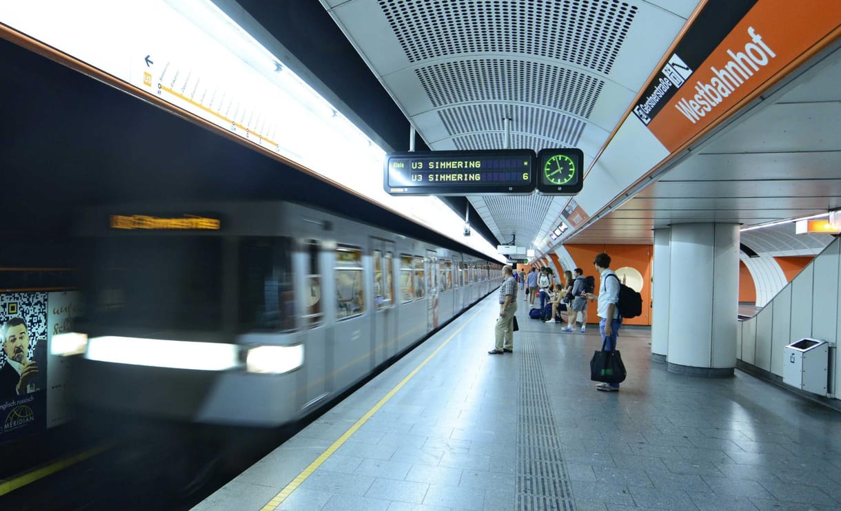 Január közepétől teljesen betiltják az evést a bécsi metrón
