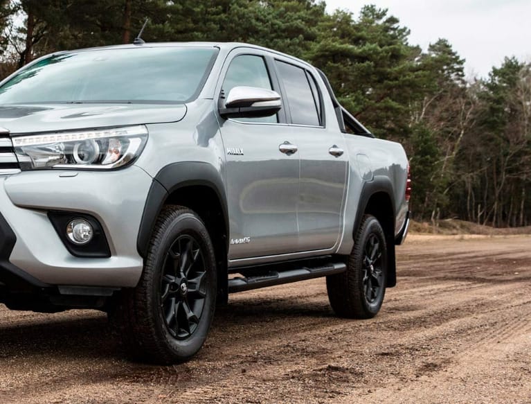 Toyota terepjárókkal fogják védeni a határt a rendőrök