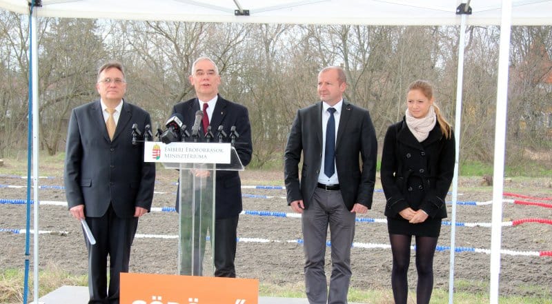 Budán is maradtak a fideszes nyertesek: Varga után Simicskó