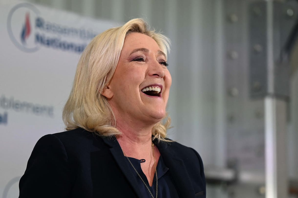 Le Monde-összeállítás: Marine Le Penék idegengyűlölő, LMBTQ-ellenes és Putyin-barát pártokkal barátkoznak