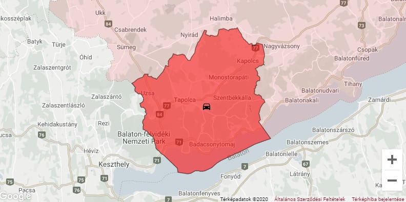 Frontális karambol volt Veszprém megyében, tűzoltók mentik a roncsokba szorultakat