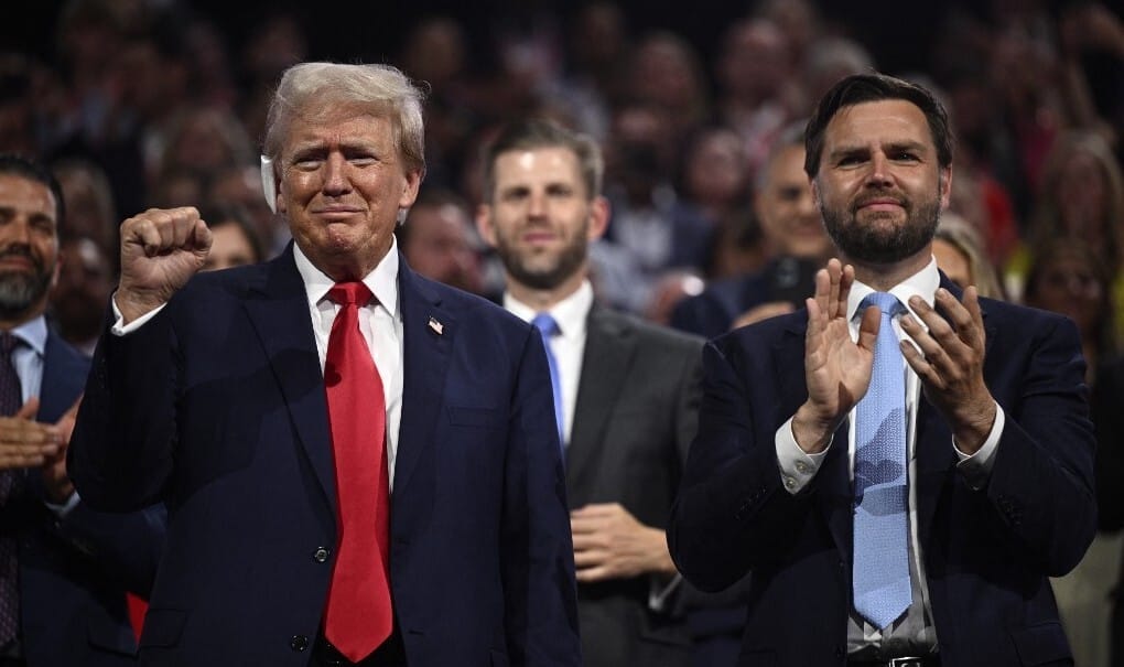 Néhány éve még idiótának nevezte és Hitlerhez hasonlította Trumpot a most kiválasztott alelnökjelöltje