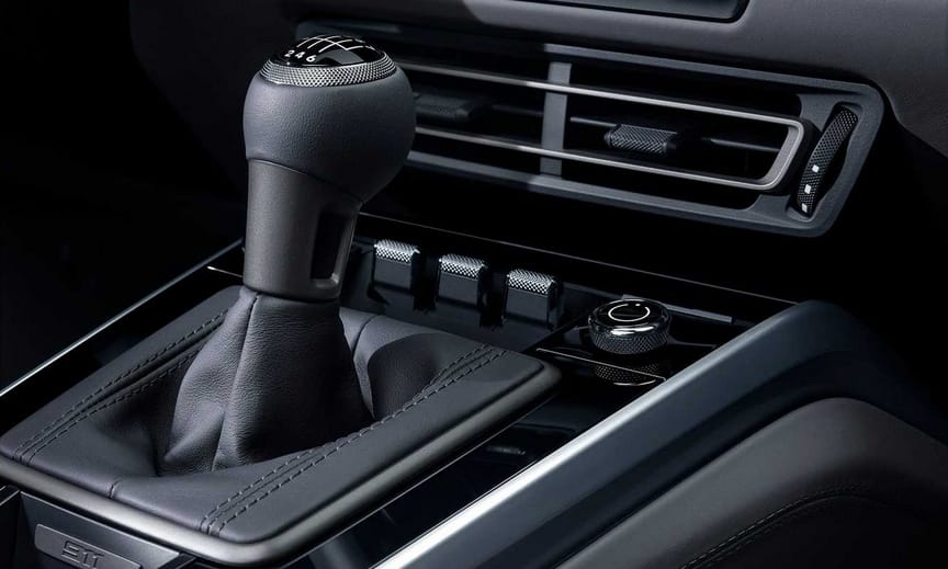 Lassabb, de élvezetesebb: 7 fokozatú kéziváltót kapott a Porsche 911