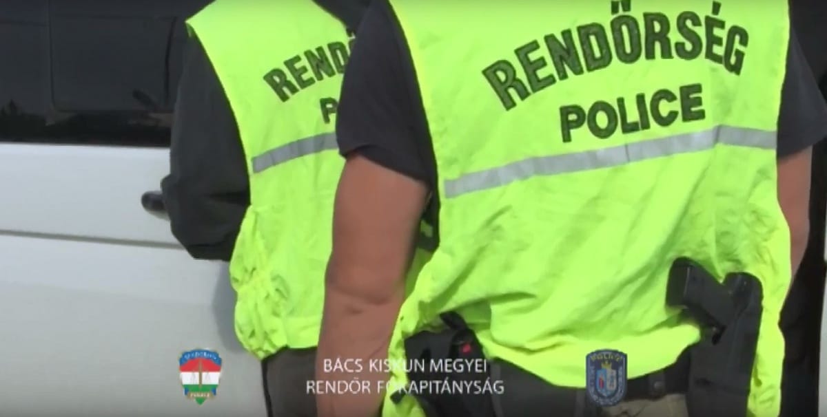 Videó: Budapesti lakókocsiban találták meg a több hónapja bujkáló férfit