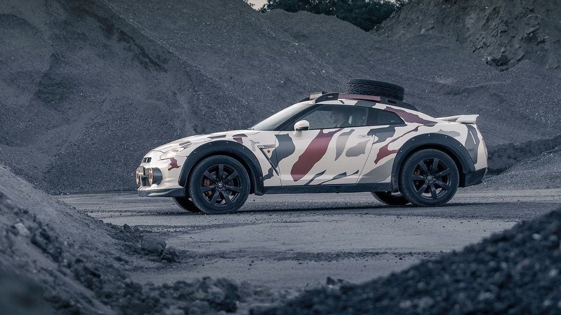 Rendes terepjárót csináltak egy Nissan GT-R-ből