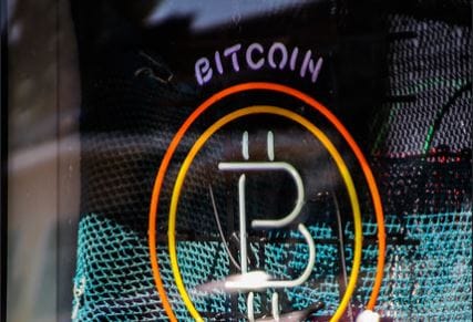 Egy egész várost építenének a bitcoin-őrületnek, egy vulkánnal működtetnék
