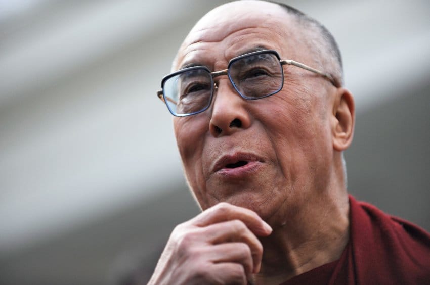 Béke és szeretet? A dalai láma hiteles, a politika viszont hajlékony