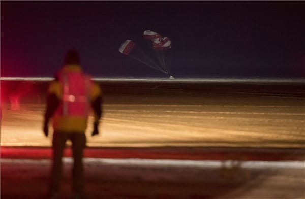 Földet ért a Boeing űrhajója