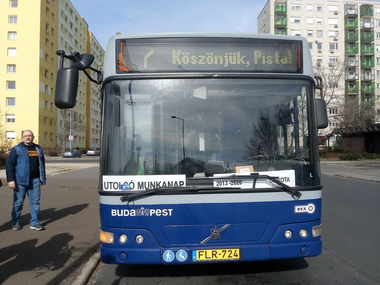 Megható módon búcsúztatták nyugdíjba vonult kollégájukat a BKV-sofőrök