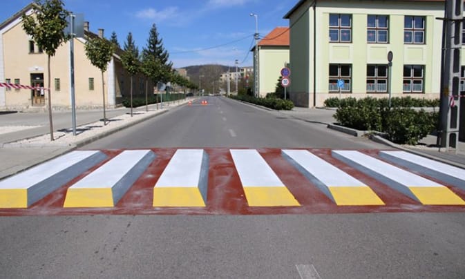 Nem lehet nem észrevenni: 3D-zebrát készítettek Dorogon