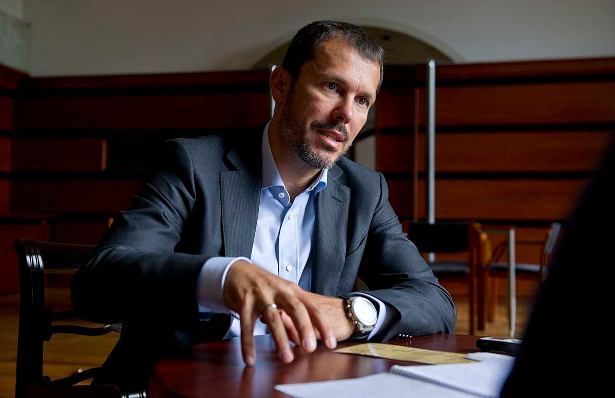 Giró-Szász: a kormány bármilyen konkrét kérdést hajlandó megvitatni Clintonnal