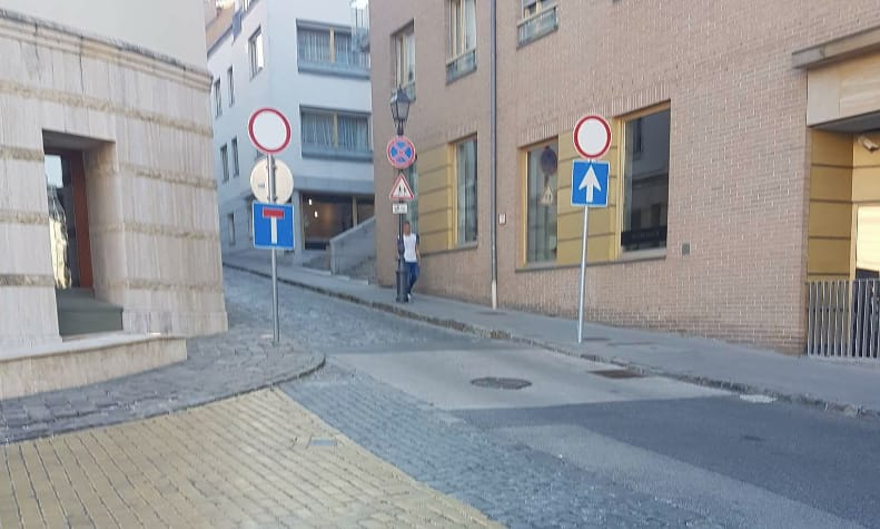 A nap fotója: ki ebbe az utcába behajtasz, hagyj fel minden reménnyel